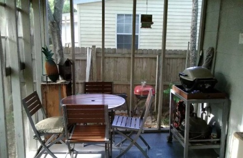 North Charleston Cottage | Cozy private, 2 Bedroom Cottage