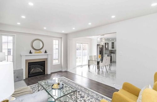 Brampton House | Cozy Private Bedroom in Dog-Loving Home – Meet Leo, Our Friendly Lab!