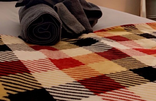 Pocket House | Cozy Private Bedroom