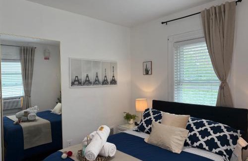 Englewood House | Cozy Private bedrooms Kitchen Wifi