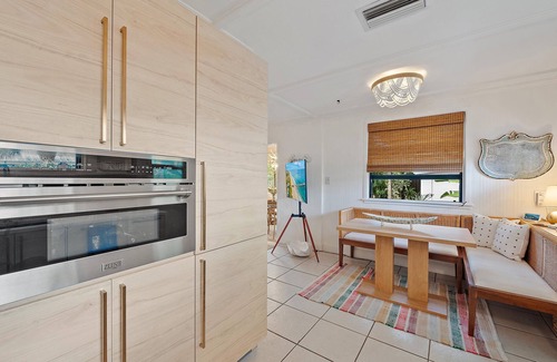 Laurel Park House | Cozy Private Bungalow 3 Min Walk to Downtown Sarasota