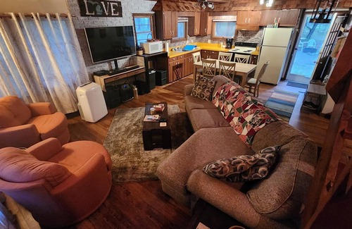 Moorestown Cabin | Cozy PRIVATE cabin near ORV & snowmobile trails! Only 5 minutes to Higgins Lake!