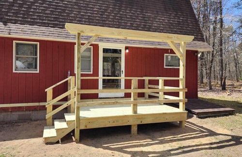 Moorestown Cabin | Cozy PRIVATE cabin near ORV & snowmobile trails! Only 5 minutes to Higgins Lake!