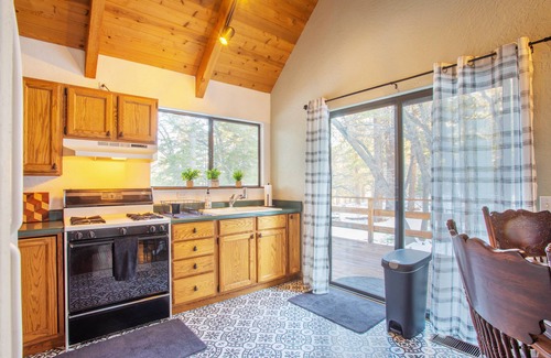 Wrightwood Cabin | Cozy private cabin on ~1/2 acre, min. to ski resort & town. Winter getaway!!