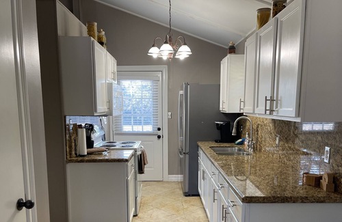Canyon Lake Cottage | Cozy, private cottage in the Hill Country (sleeps 6)