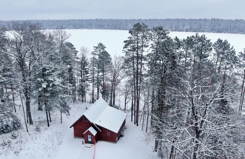 Eagle River House | Cozy PRIVATE Crystal Clear Lake Home! Free WIFI & Firewood!
