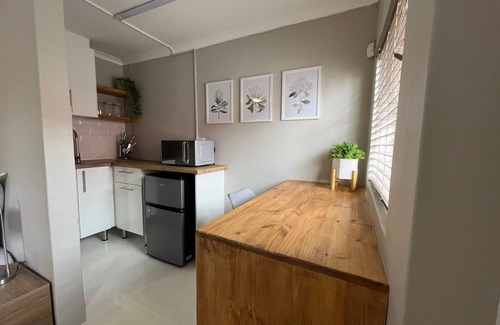 Pretoria Apartment | Cozy private flatlet with kitchenette, private bathroom & WIFI in Pretoria East.