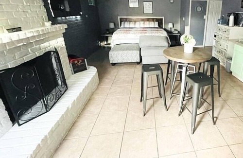 Edgebrook Apartment | Cozy Private Hobby Airport