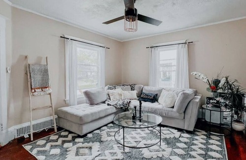 Kalamazoo House | Cozy private KING bed, close to downtown, airport, free parking