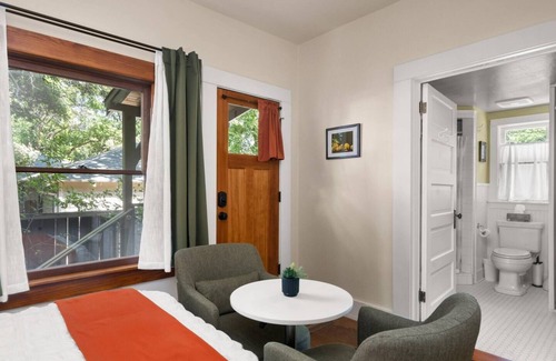 Chico House | | Cozy + Private | Near Enloe |