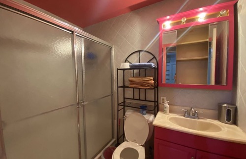 Bay Ridge Apartment | Cozy Private Queen bed Room with Shared bathroom/1 minutes to train station.