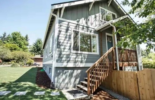 Haller Lake House | Cozy Private Room in North Seattle Large Windows