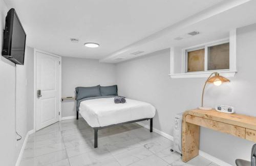 Constable Hook Apartment | Cozy Private Room in Shared Space NYC Light Rail