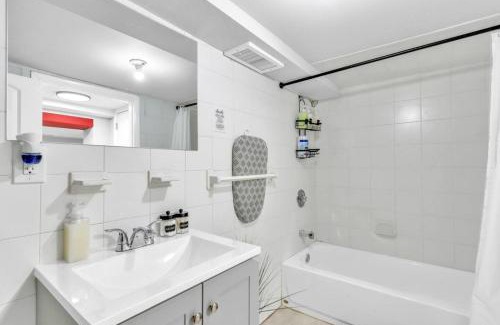 Constable Hook Apartment | Cozy Private Room in Shared Space NYC Light Rail