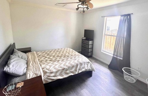 Sebastian Highlands Bed & Breakfast | Cozy private room in a large home