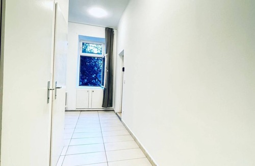 Floridsdorf Apartment | Cozy Private Room | Shared Flat Near FAC Platz