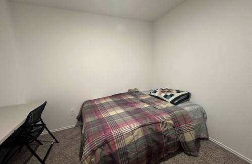 Katy House | Cozy Private Room with Private Bathroom in Charming Katy