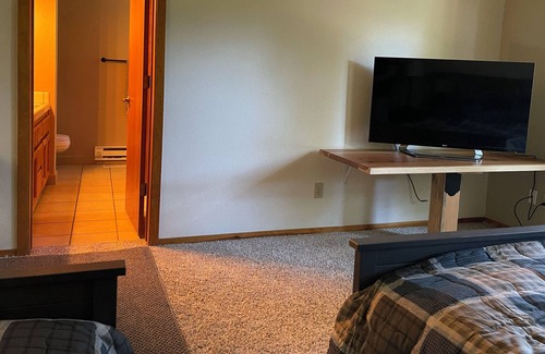 Pollock Pines Apartment | Cozy Private Studio with Separate Entrance, Ensuite Bathroom, and Kitchenette