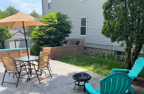 South Side Apartment | COZY PRIVATE STUDIO w/ Free Off-Street Parking & Washer/Dryer