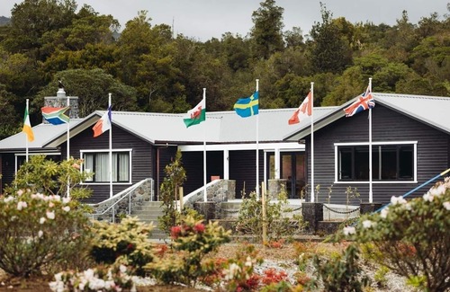 Pitone Apartment | Cozy private studio nestled amongst the Rainforest. Café and amenities onsite.