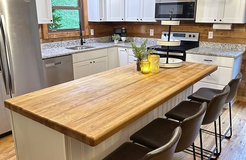 Banner Elk Cabin | Cozy private Sugar Mountain cabin located near Skiing, Hiking and more!