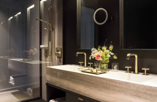 Wilde Zee Apartment | Cozy & private suite with cathedral view