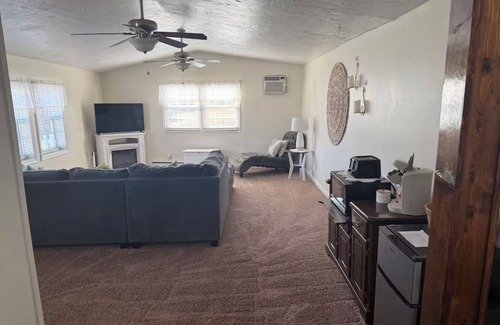 Blue Ridge Summit Apartment | Cozy private in law suite in charming Blue Ridge Summit with AC, WiFi,Smart TV.
