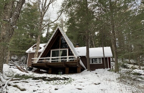 Kingfield Cabin | Cozy & Private: waterfront retreat on 20 acres of beautiful forest