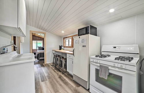 Prudenville Cabin | Cozy Prudenville Cabin: Walk to Houghton Lake