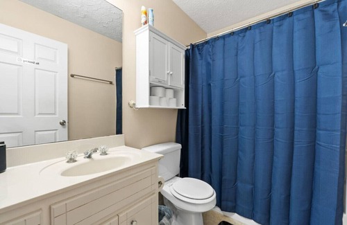 Springfield House | Cozy Queen Bed>18Mins- Beach/55" TV