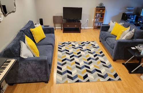 Dale City House | Cozy Queen Suite