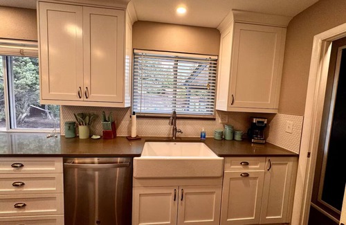 Rustic Hills House | Cozy, Quiet 2-bedroom house in Colorado Springs with WiFi, AC, huge kitchen!