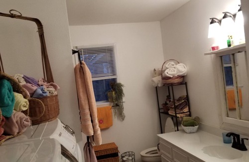 Tyler House | Cozy quiet 3 bdrm 2 bth 2 fireplaces, fenced yard minutes from everything