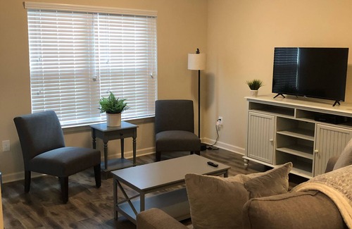 Greensboro House | Cozy, Quiet and Well Appointed Dual Master w/ 2.5 ba Townhome 4 miles to GSO!