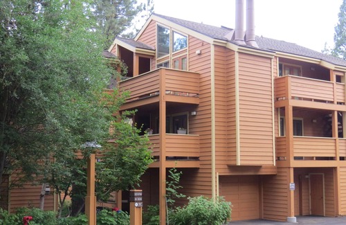 Incline Village Condo | Cozy & Quiet Get-Away McCloud Condo Near Hyatt/Beach
