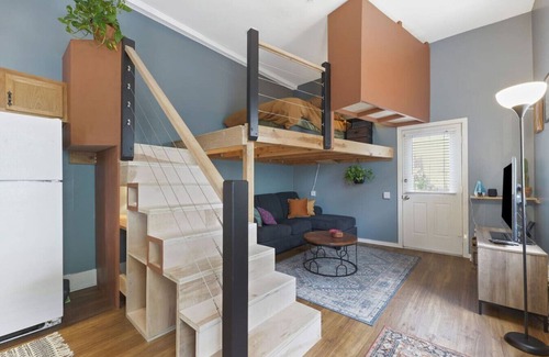 Suffield Apartment | Cozy Quiet Loft by Airport, Hospitals & Cities