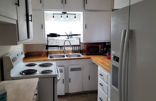 Maplewood Cottage | Cozy Quiet Maplewood Cottage - 1 minute from golf course