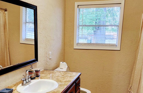 Beaumont House | Cozy quiet retreat just minutes away from amenities. RV PARKING. Pet’s❤️