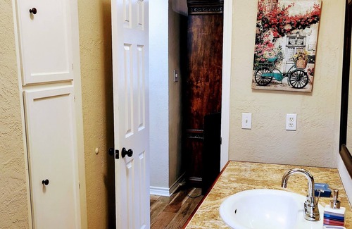 Beaumont House | Cozy quiet retreat just minutes away from amenities. RV PARKING. Pet’s❤️