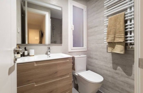 Les Corts Apartment | Cozy & Quiet Studio Near Camp Nou, Universities, Markets, Metro & All Amenities