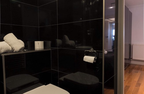 London City Centre Apartment | Cozy quiet stylish apartment in central London near Trafalgar Square