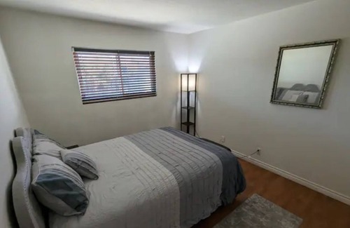 Tustin House | Cozy & Quiet Townhome | Central OC | Holiday Home