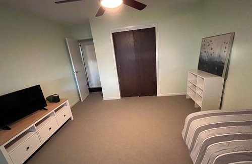 Secaucus Bed & Breakfast | Cozy & quite your home away from home. Public transport steps away