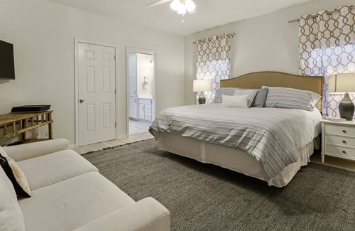 Henderson Point House | Cozy Raised Cottage Overlooking Beautiful Bayou Mallini