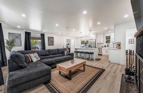 Albrightsville Cabin | Cozy Ranch by the Lake w/Hot Tub in the Mountains
