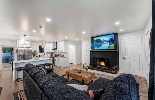 Albrightsville Cabin | Cozy Ranch by the Lake w/Hot Tub in the Mountains