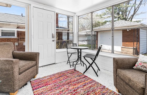 Grosse Pointe House | Cozy Ranch Home a Walk from St John's Hospital!