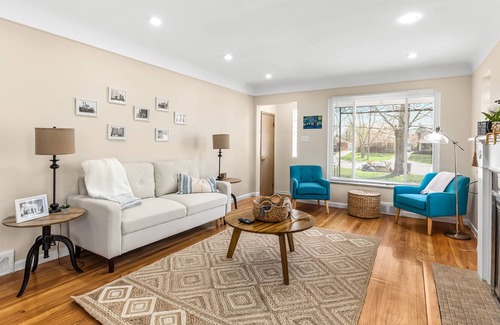 Grosse Pointe House | Cozy Ranch Home a Walk from St John's Hospital!