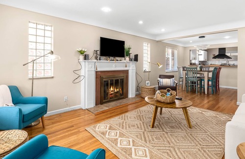 Grosse Pointe House | Cozy Ranch Home a Walk from St John's Hospital!