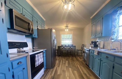 Perry House | Cozy Ranch House, Fishing pond near Downtown Waco Baylor Waco Surf Magnolia